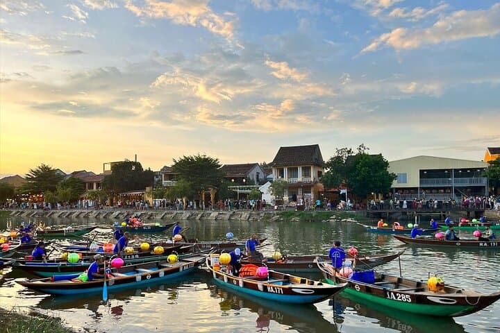 Hoi An Lantern River Cruise and Street Food Walking Tour photo 2