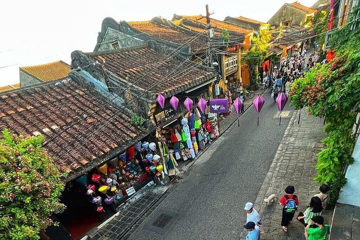 Hoi An Lantern River Cruise and Street Food Walking Tour photo 4