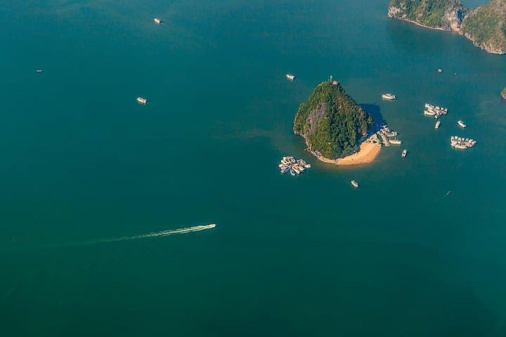 Private Yacht in Halong Bay: Sunset Cruise with Kayaking and Swimming photo 1