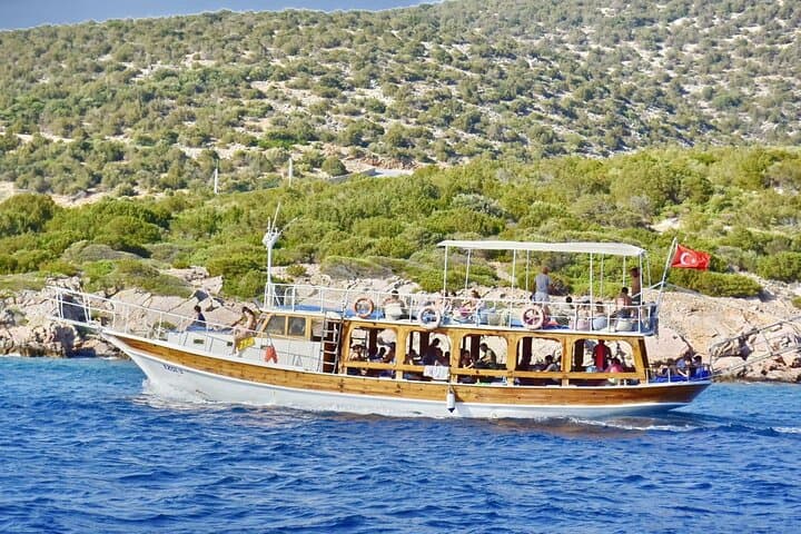 Bodrum Daily Boat Trip with Lunch: Swim, Snorkel & Aegean Bays (11:00–17:00)