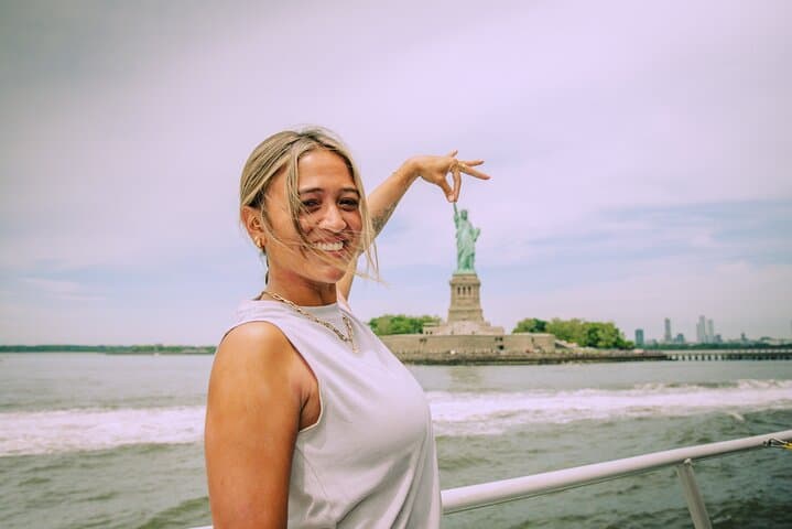 Discover Iconic Landmarks on a NYC Hudson River Cruise photo 6