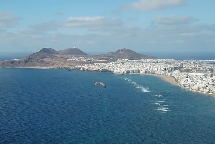 Soar Above Las Canteras: Paragliding Flights in Las Palmas de Gran Canaria photo 3