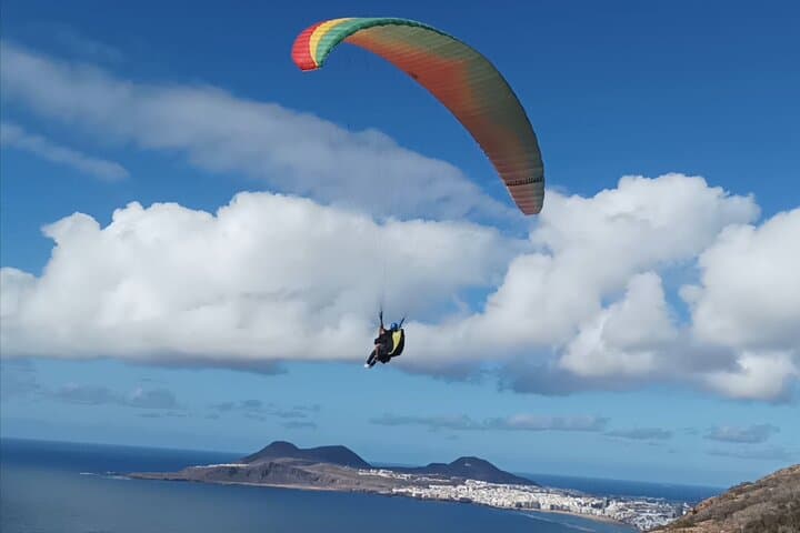 Soar Above Las Canteras: Paragliding Flights in Las Palmas de Gran Canaria