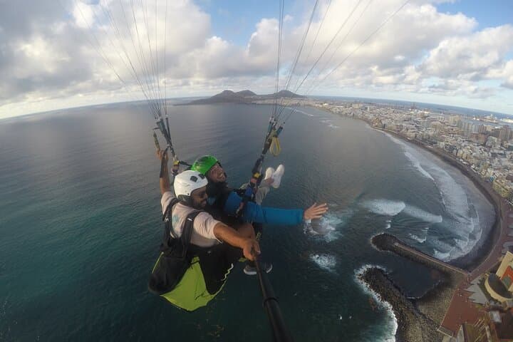 Soar Above Las Canteras: Paragliding Flights in Las Palmas de Gran Canaria photo 5