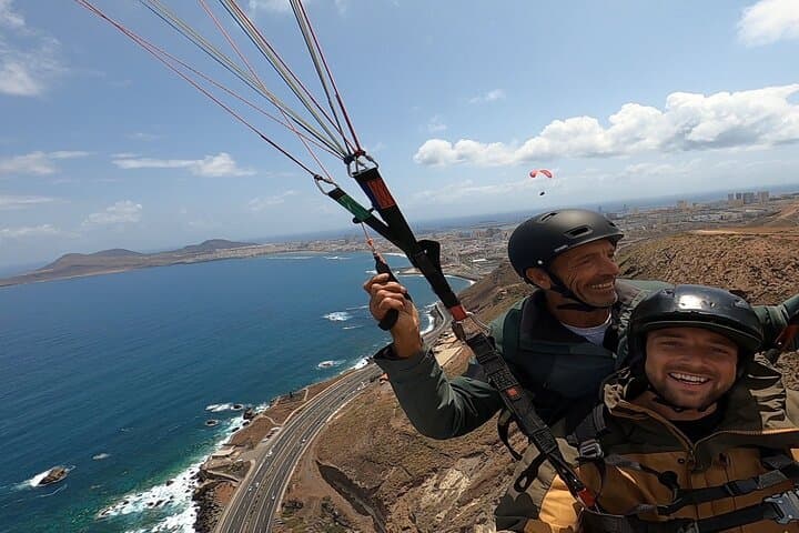 Soar Above Las Canteras: Paragliding Flights in Las Palmas de Gran Canaria photo 6