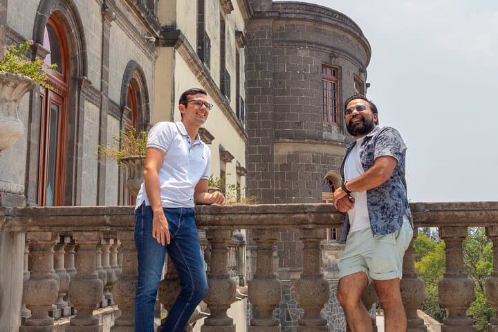 Cycle Paseo de la Reforma to Chapultepec Castle — Guided Bike Tour in Mexico City photo 2
