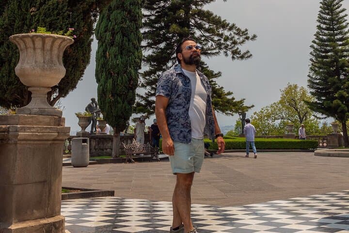 Cycle Paseo de la Reforma to Chapultepec Castle — Guided Bike Tour in Mexico City photo 5