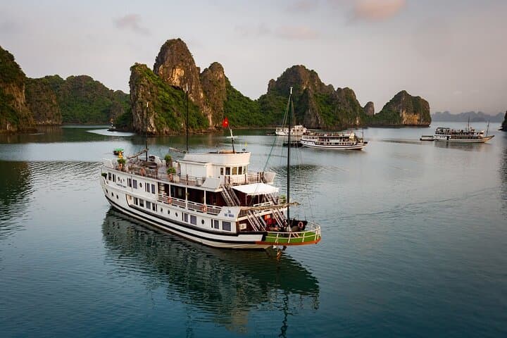 Garden Bay Classic: 2-Day Bai Tu Long Cruise with Kayaking & Fishing-Village Visit photo 2
