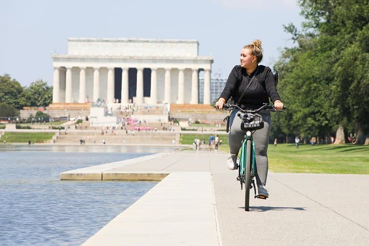 Washington DC eBike Rental: Full-Day Electric Bike Hire with Helmet & Map