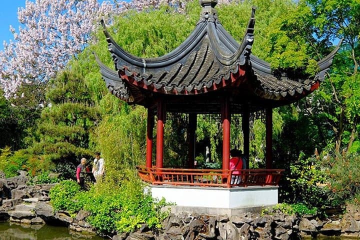 Private Vancouver City Tour — Stanley Park, Gastown & Grouse Mountain photo 2