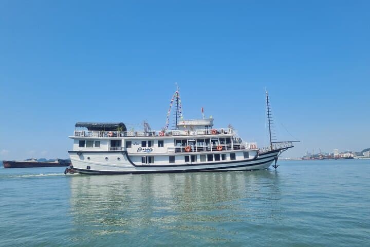 Bai Tu Long Bay Boutique Overnight Cruise: Quiet Halong Bay Explorer photo 2