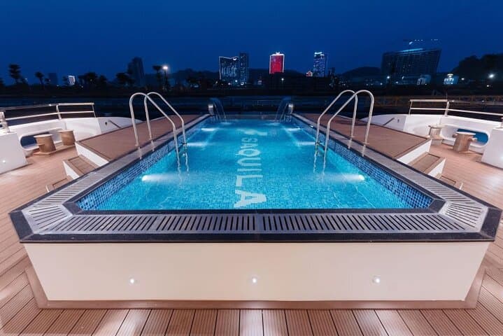 Halong Nighttime Magic — Sunset Yacht Dining & Bay Views photo 5