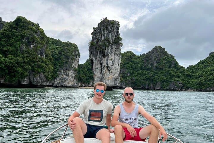 Private Canoe in Lan Ha Bay: Explore Dark & Bright Cave and Tra Bau Village photo 5