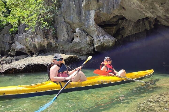Private Canoe in Lan Ha Bay: Explore Dark & Bright Cave and Tra Bau Village photo 3
