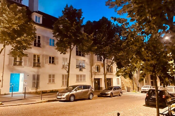 Montmartre Confidential: Secret Wine & Speakeasy Night Walk in Paris photo 3
