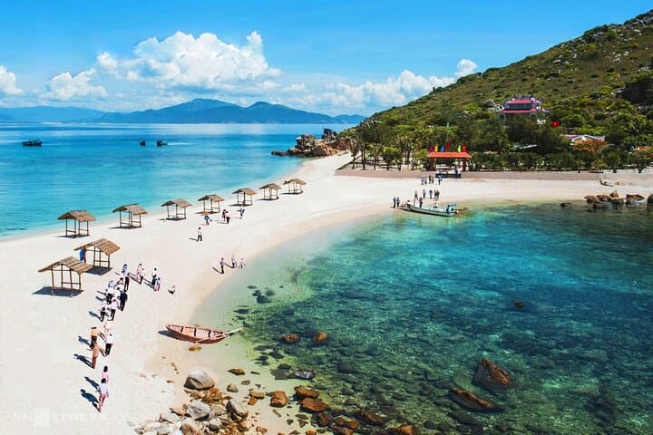 Nha Trang Island Hopping: Coral Reefs, Floating Bar & Beach BBQ photo 6