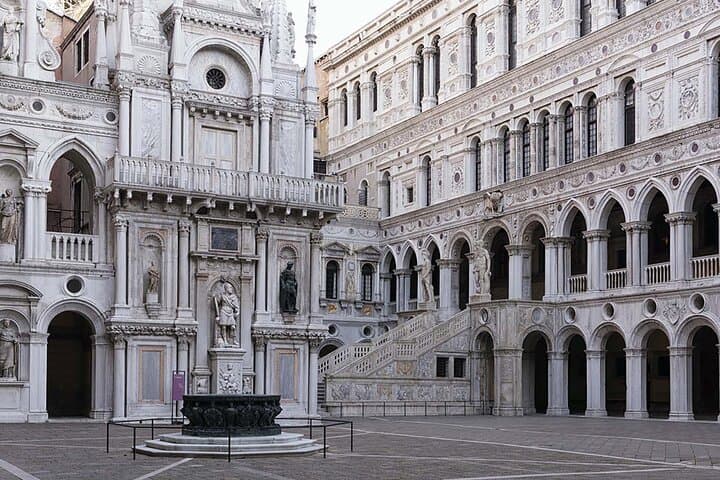 Skip-the-Line Doge's Palace & Prison Combo Tour — Venice Guided Visit photo 2