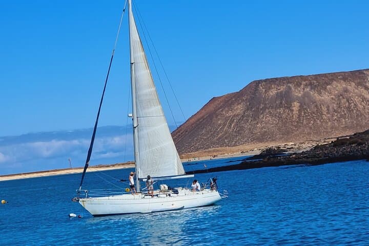 Private Sunset Sailing from Corralejo to Lobos Island — Romantic Sunset Charter photo 4