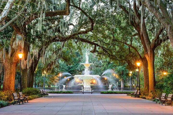 Behind the Scenes Movie Tour: Midnight in the Garden of Good and Evil — Savannah Walking Experience