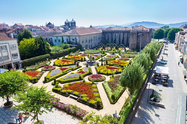 Braga Scavenger Hunt: Self-Guided Walking Tour of Historic Highlights