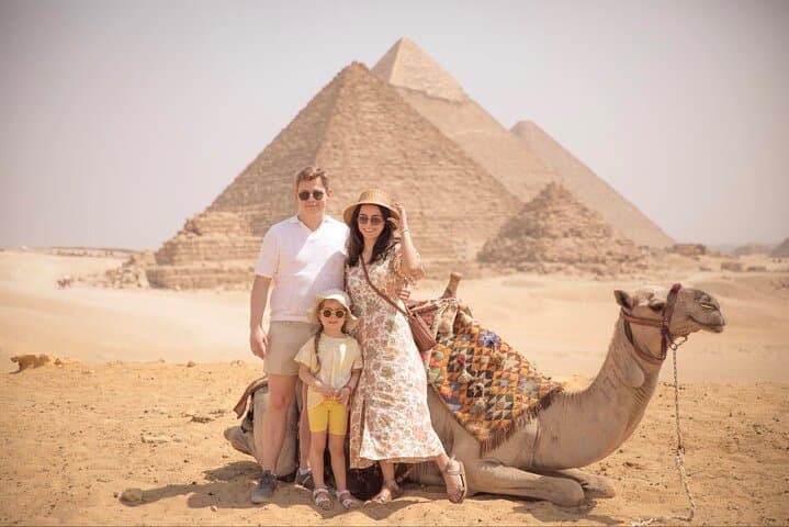 Private Guided Half-Day Tour to the Pyramids of Giza from Cairo