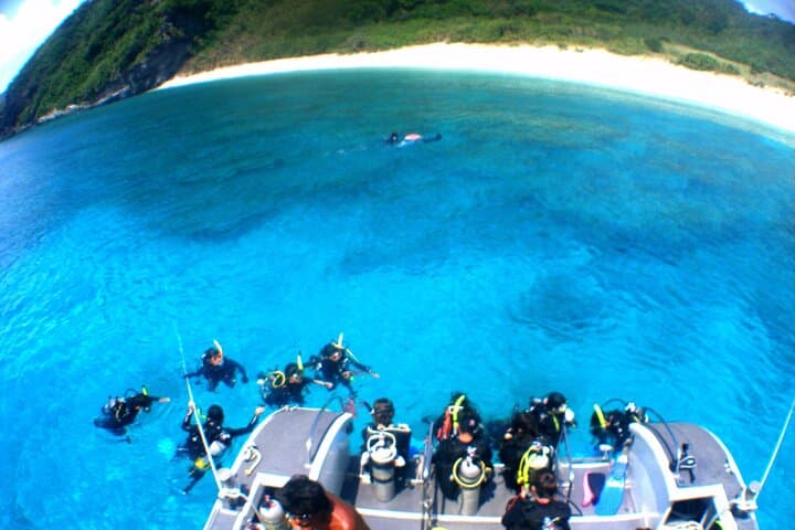Kerama Islands Introductory Dive: Day Trip from Naha to Snorkel and Dive with Turtles photo 4