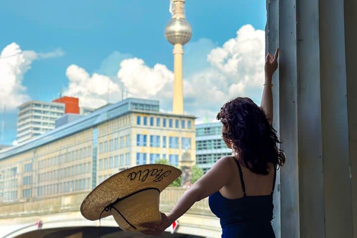 Private Personalized Photoshoot on Berlin’s Museum Island photo 2