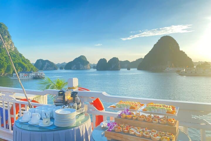 Halong Bay Hera Cruise: 2-Day All-Inclusive Luxury Cruise with Kayaking & Caves photo 3