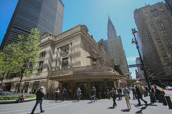 Manhattan Sights & Grand Central Walking Tour: Wall Street to Flatiron photo 3