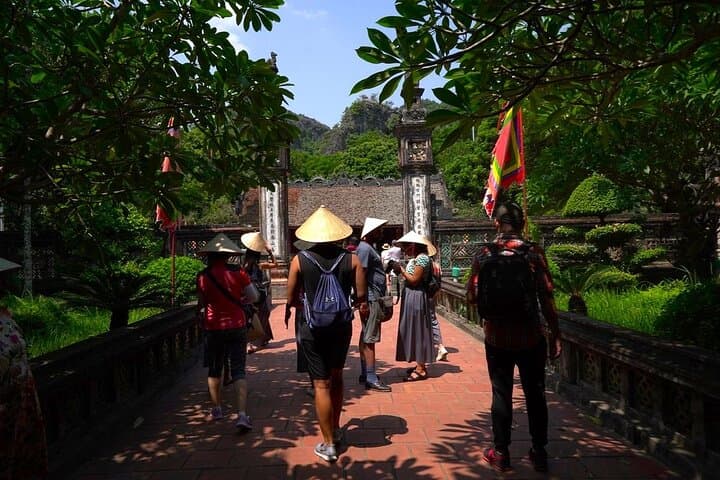 Hanoi to Ninh Binh: Hoa Lu, Mua Cave & Tam Coc Day Tour photo 4