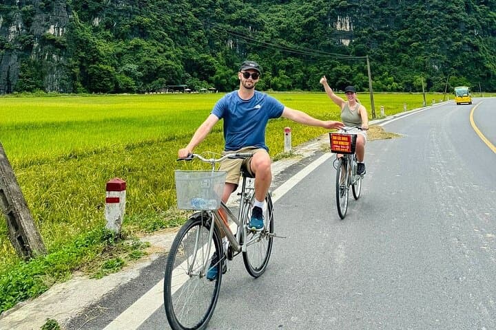 Full-Day Ninh Binh: Hoa Lu, Tam Coc Boat Ride & Mua Cave Viewpoint photo 5