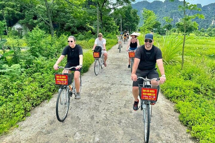 Ninh Binh Highlights Tour: Hoa Lu, Mua Cave, Tam Coc & Bich Dong photo 6