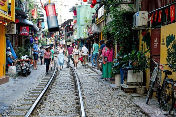 3-Hour Hanoi Old Quarter Walking Tour with Optional Train Street Experience photo 3