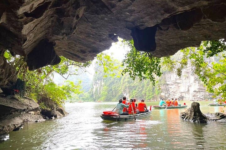 Ninh Binh Day Tour: Discover Hoa Lu, Trang An, Mua Cave & Bich Dong photo 5