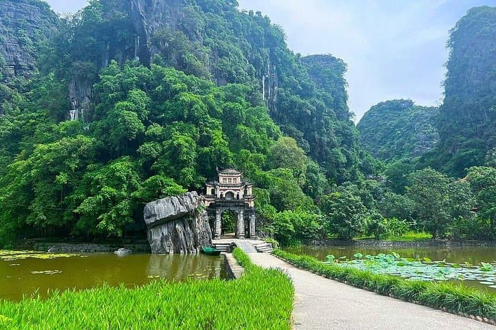 Ninh Binh Day Tour: Hoa Lu, Bich Dong, Trang An & Mua Cave Small-Group Experience photo 6