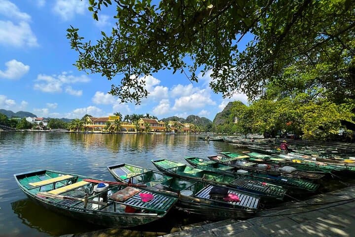 Hanoi to Ninh Binh Day Trip — Hoa Lu, Mua Cave, Tam Coc & Bich Dong Guide photo 2