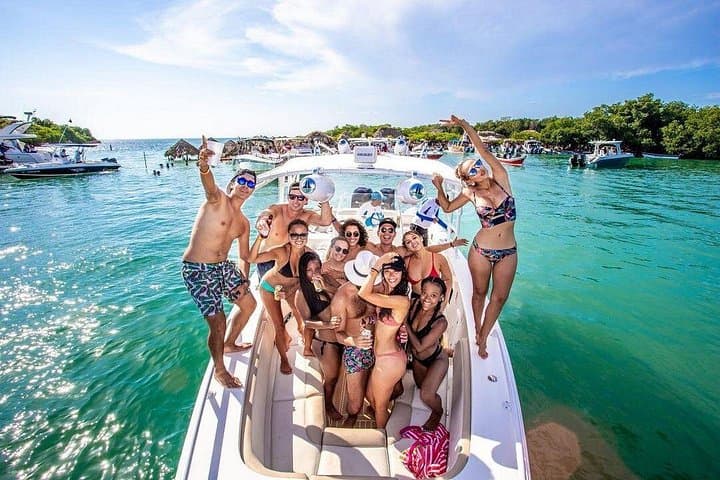 Cholon Boat Party Cartagena: Daytime Yachts, Music & Beach Lunch photo 2