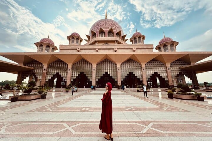 Putrajaya Private Tour: Putra Mosque, Lake Cruise & Modern Architecture