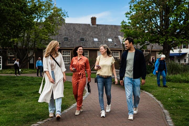 Play the City: Self-Guided Outside Escape Walking Game in Haarlem