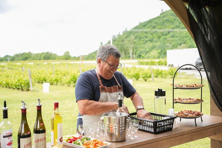 Petite Nation Wine & Cider Day Tour from Ottawa & Gatineau: Tastings, Cider Mills & Farm Lunch photo 3