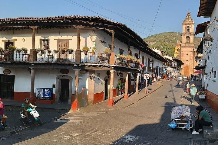 Valle de Bravo Day Trip: Jet Ski, Boat & Walking Tour from Mexico City photo 3