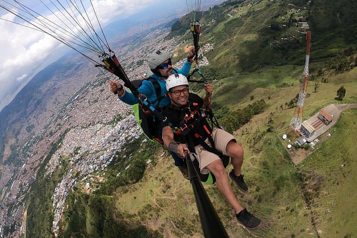 Tandem Paragliding Over Medellín: San Félix at 3,000 m photo 4