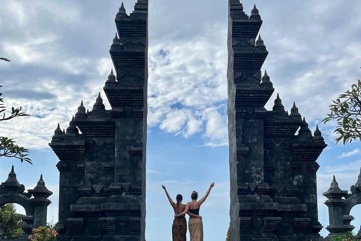 North Bali Highlights: Ulun Danu, Banyumala Falls & Banjar Hot Springs Full-Day Tour