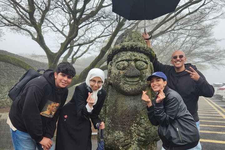 Private Hanbok and UNESCO Tour: Seongsan Sunrise Peak, Haenyeo & Jeju Culture photo 6