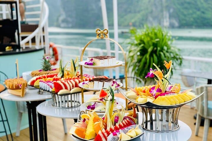Lan Ha Bay Luxury Day Cruise from Cat Ba: Kayak, Swim & Bike to Viet Hai photo 5