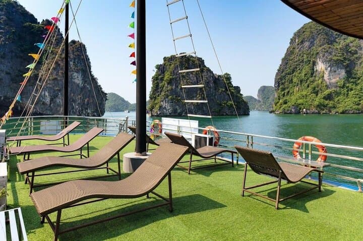 Full-Day Ha Long Bay Sunset Cruise with Kayaking & Sung Sot Cave photo 2