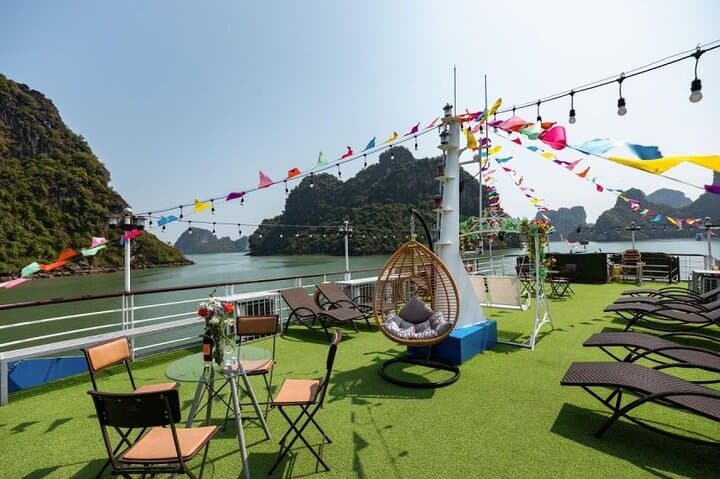 Full-Day Ha Long Bay Sunset Cruise with Kayaking & Sung Sot Cave photo 3