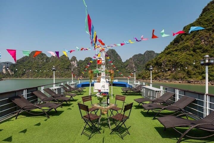 Full-Day Ha Long Bay Sunset Cruise with Kayaking & Sung Sot Cave photo 4