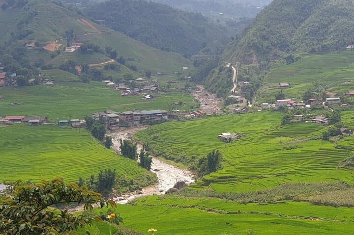 Sapa Half-Day Hard Trek: Hmong Villages, Rice Terraces & Waterfall photo 3