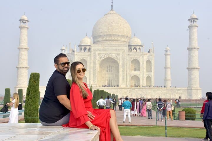 Delhi to Agra Same-Day Taj Mahal Tour — See the Taj in One Day photo 1